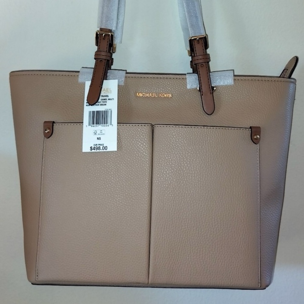 NWT, Michael Kors Jet Set Tote in Pebble Grain Leather